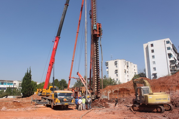 安寧市昆鋼第一中學(xué)改擴(kuò)建項目工程樁施工開始