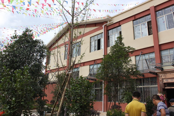 安寧市縣街街道鳴矣河村村民活動場所項目舉行剪彩儀式