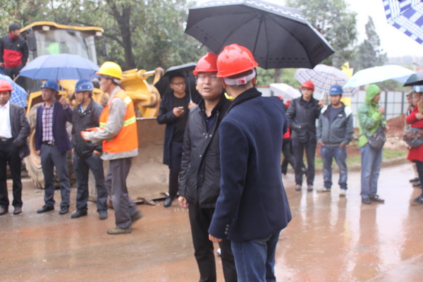 320國(guó)道安寧城區(qū)金方路口至湖東路口段改造工程開(kāi)工