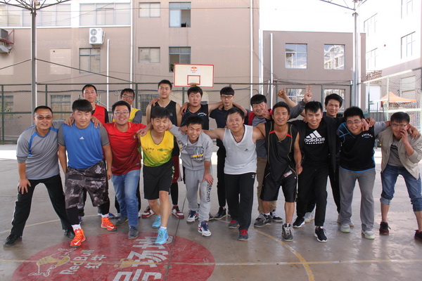 公司與藍焰燃氣有限公司舉行籃球聯(lián)誼賽