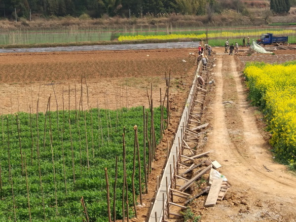 2016年國家農(nóng)業(yè)綜合開發(fā)土地治理安寧市八街街道辦事處、金方街道辦事處高標(biāo)準(zhǔn)農(nóng)田建設(shè)項(xiàng)目工程開工