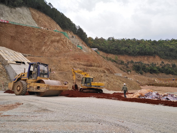 昆明市水務(wù)系統(tǒng)2017年度安全生產(chǎn)學(xué)習(xí)團隊到我司監(jiān)理的小營水庫擴建項目參觀