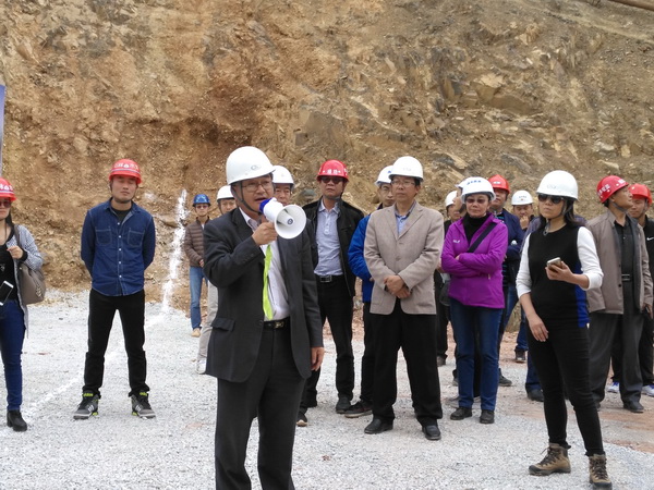 昆明市水務(wù)系統(tǒng)2017年度安全生產(chǎn)學(xué)習(xí)團隊到我司監(jiān)理的小營水庫擴建項目參觀