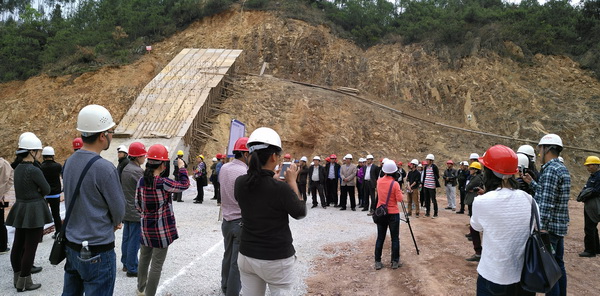 昆明市水務(wù)系統(tǒng)2017年度安全生產(chǎn)學(xué)習(xí)團隊到我司監(jiān)理的小營水庫擴建項目參觀