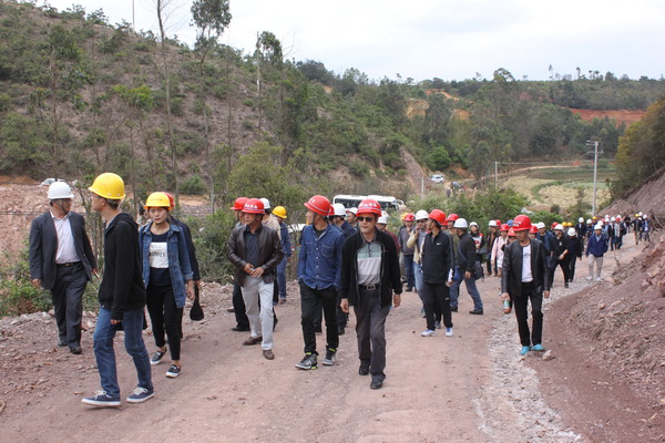 昆明市水務(wù)系統(tǒng)2017年度安全生產(chǎn)學(xué)習(xí)團隊到我司監(jiān)理的小營水庫擴建項目參觀