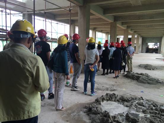 云南省輕紡工業(yè)行業(yè)協(xié)會領(lǐng)導(dǎo)蒞臨我司監(jiān)理的云南工藝美術(shù)學(xué)校建設(shè)項目進行檢查指導(dǎo)工作