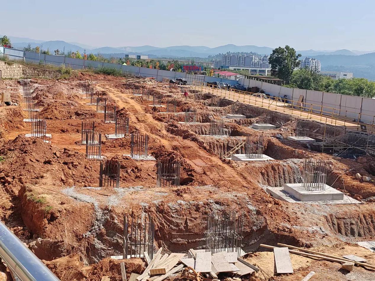 云南輕紡職業(yè)學(xué)院1標(biāo)段：1#、2#學(xué)生宿舍建設(shè)項(xiàng)目，2標(biāo)段：學(xué)生食堂建設(shè)項(xiàng)目10月份施工動(dòng)態(tài)