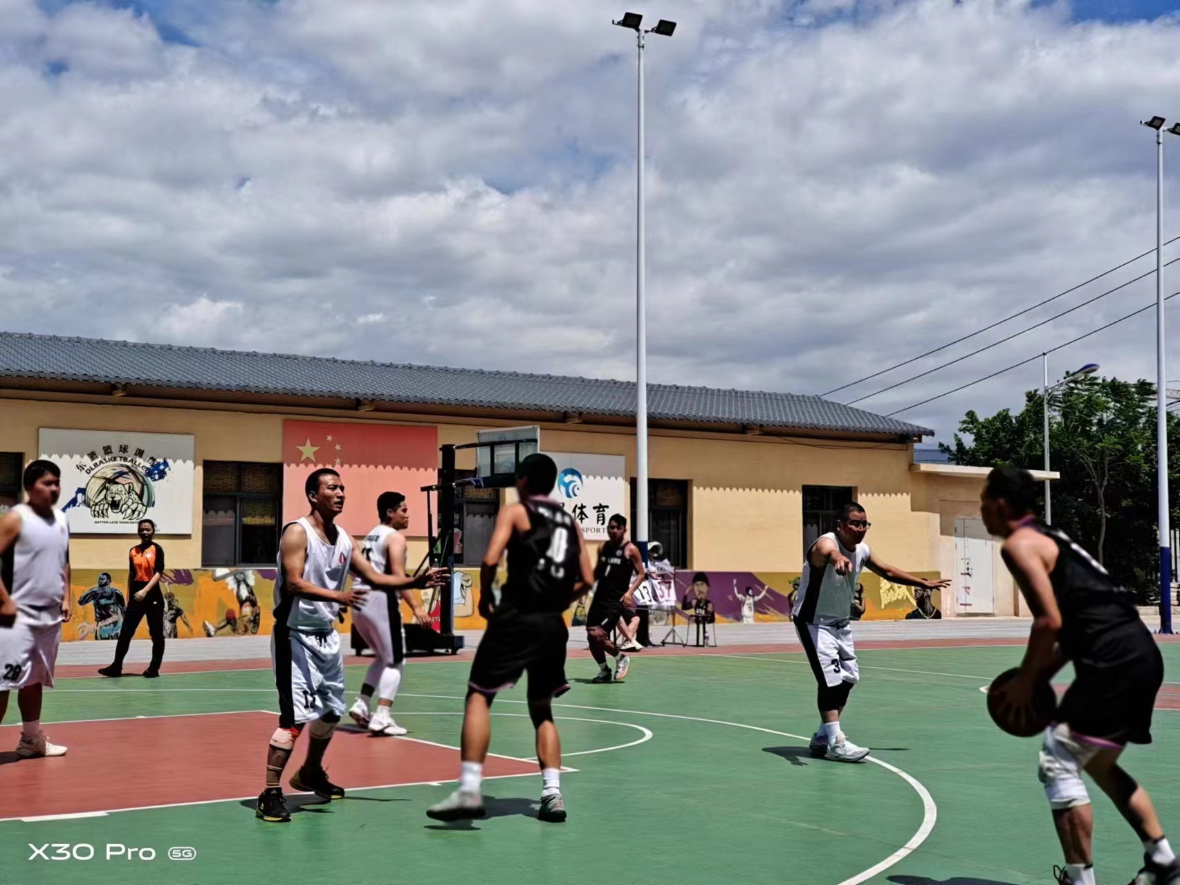 以籃球之名 展盛翔風采 ——盛翔籃球隊參與東川第一屆“園區(qū)杯”籃球爭霸賽運動會