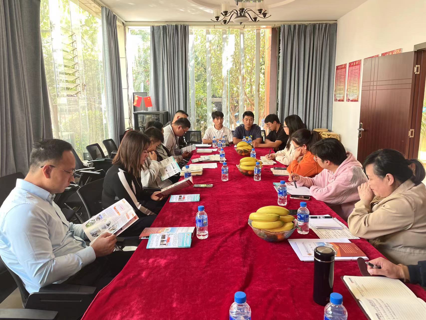 校友情濃再聚首,同心共筑新篇章 ——昆明冶金高等??茖W(xué)校領(lǐng)導(dǎo)蒞臨我公司慰問各級校友