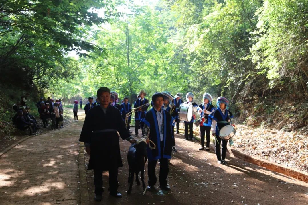 東川區(qū):長(zhǎng)嶺子村“三個(gè)轉(zhuǎn)變”譜寫(xiě)民族團(tuán)結(jié)進(jìn)步新篇章