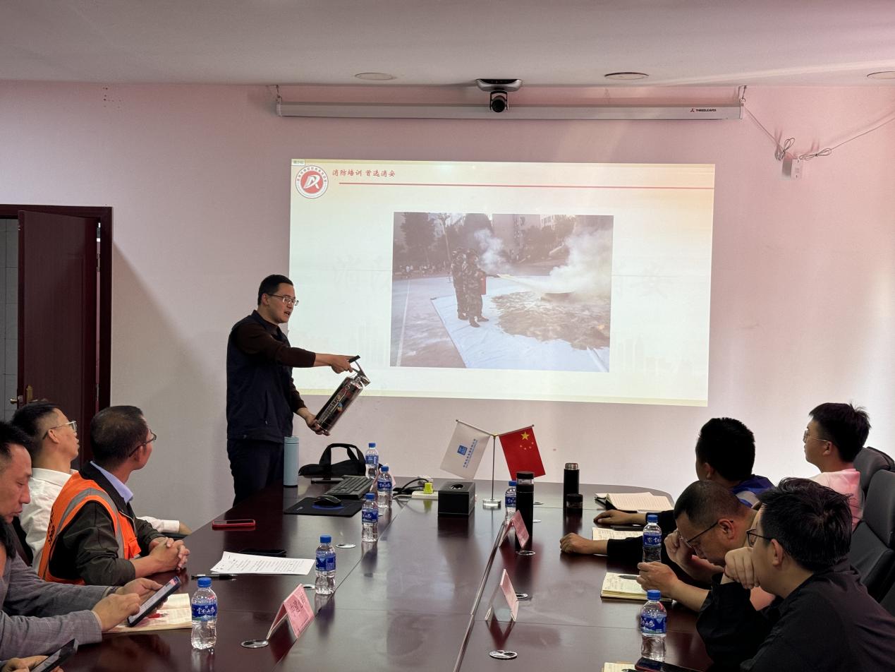 安寧市官廂街更新改造工程項(xiàng)目開(kāi)展消防培訓(xùn)及應(yīng)急疏散演練活動(dòng)