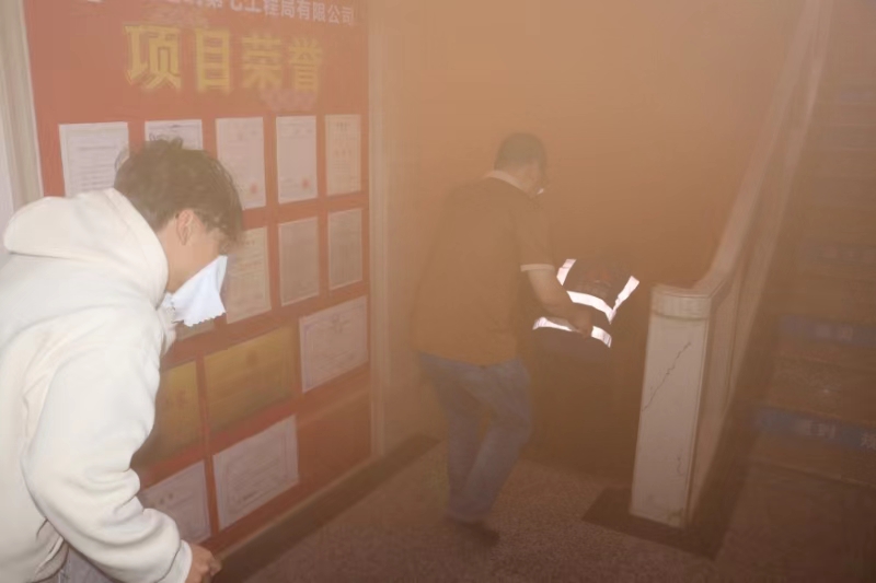 安寧市官廂街更新改造工程項(xiàng)目開(kāi)展消防培訓(xùn)及應(yīng)急疏散演練活動(dòng)