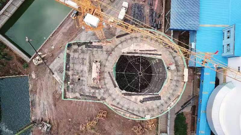 云南祥豐石化有限公司年產(chǎn)30萬噸新型高塔混肥項目復(fù)合肥高塔造粒塔封頂